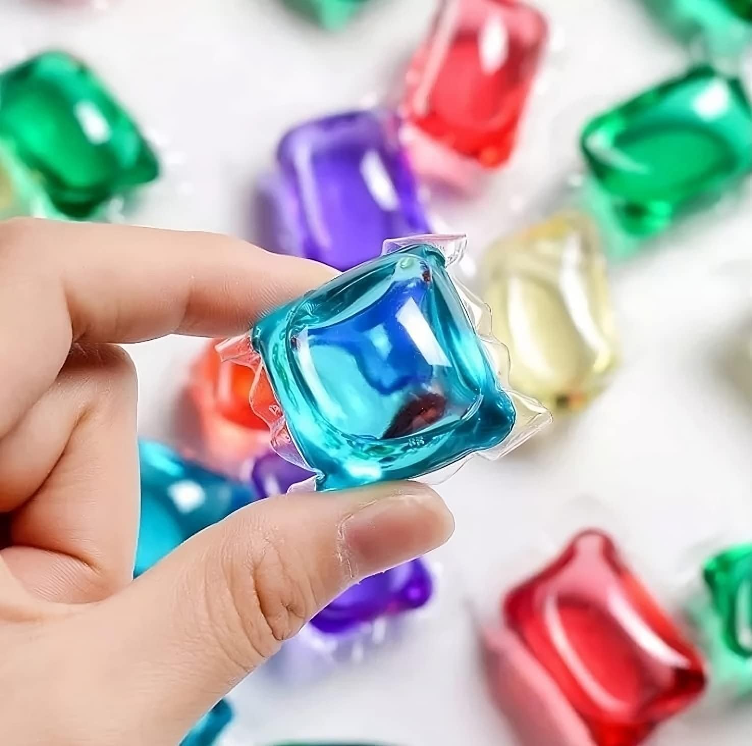 LAUNDRY LIQUID DETERGENTS PODS | High-Efficiency Cleaning, Fabric Care & Fresh Fragrance | Easy-Use Wash Capsules
